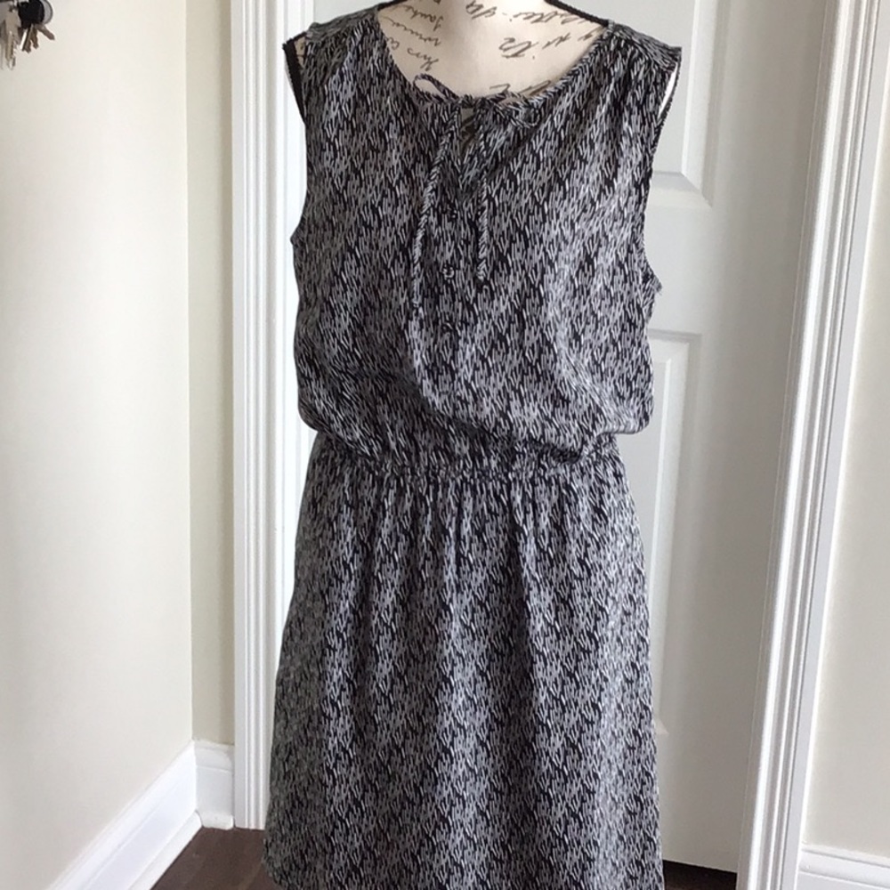 Loft Black and White print  Sleeveless Dress elastic waist Sz M